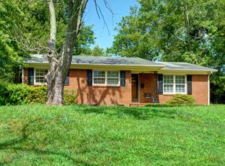 4027 Woodleaf Rd, Charlotte, NC 28205