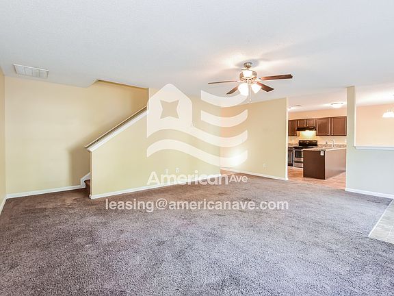 1428_003_living_room_13980196.jpg