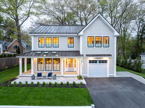 35 Underwood Rd, Falmouth, ME 04105