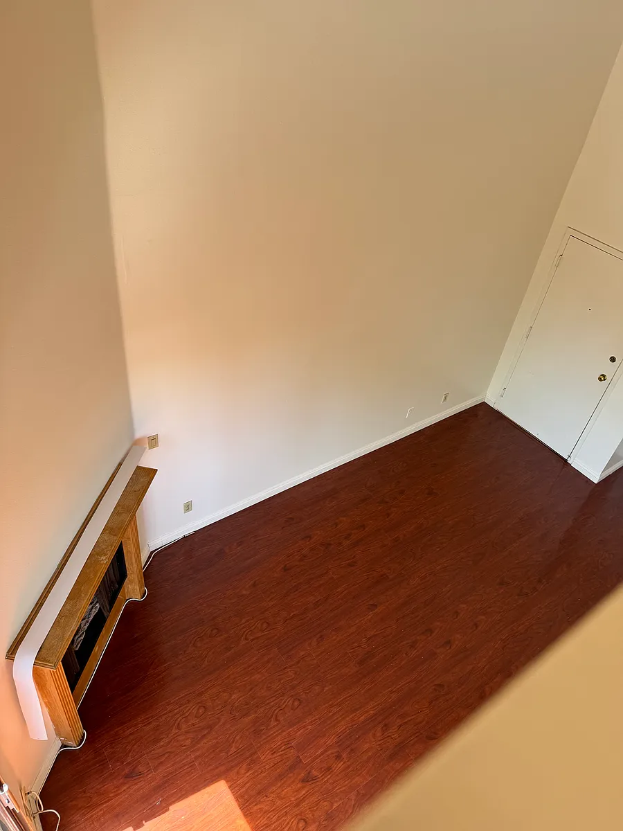 Building Photo - 11122 Morrison St #102