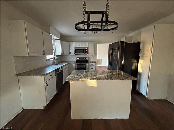 4th image of 6002 Deer Hunter Ln