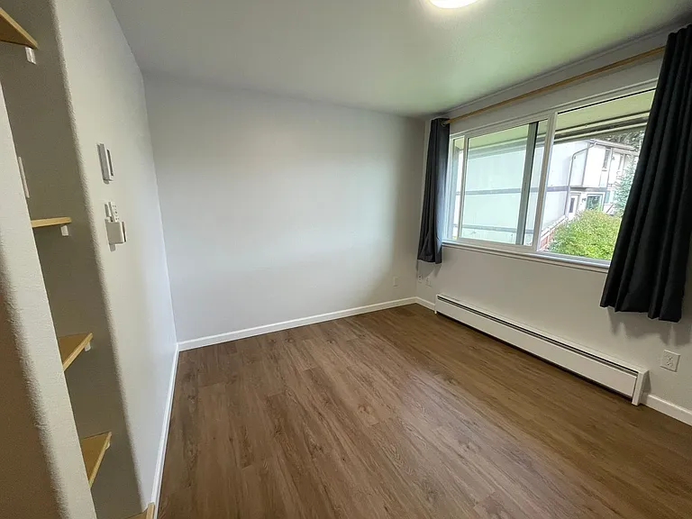 1820G5 Larch St — Photo 18