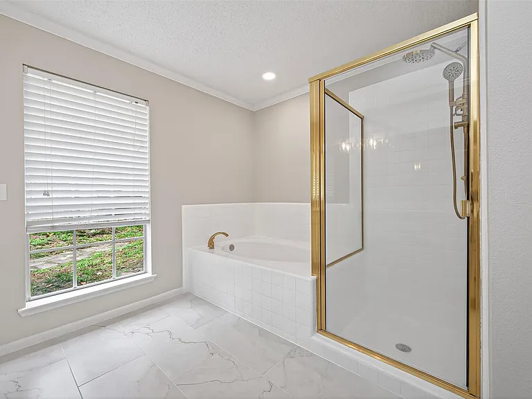 106 Breezy Point Pl — Photo 33