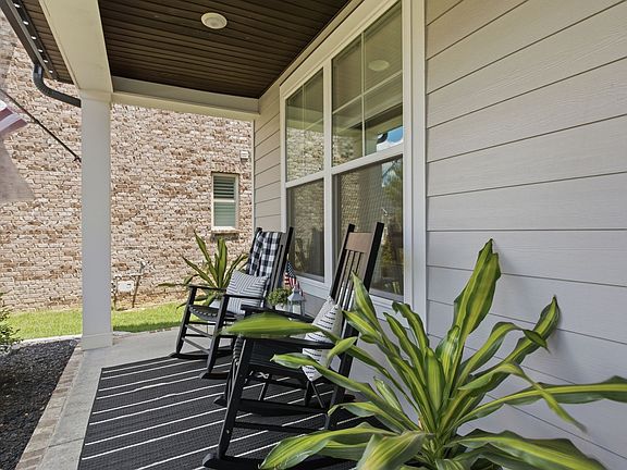 3rd image of 467 Black Walnut Dr