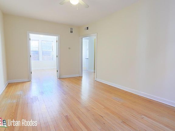 5th image of 558 W Aldine Ave #11701S