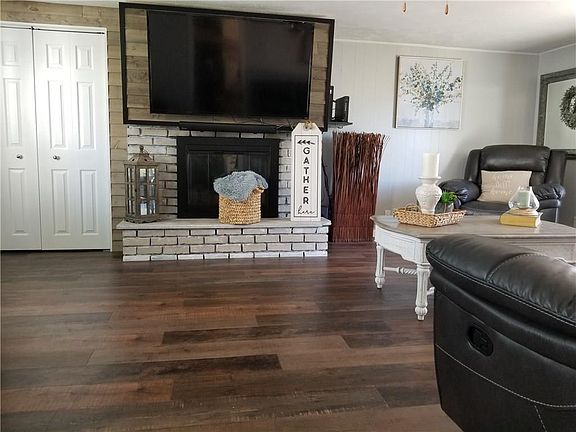 5th image of 96 Oak Hill Dr