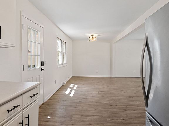 5th image of 1812-1826 Albany St #1816