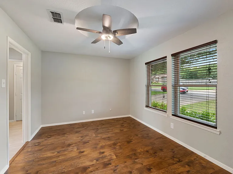6540 Victoria Ave — Photo 19