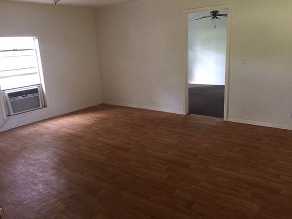 4th image of 2806 N Jackson St