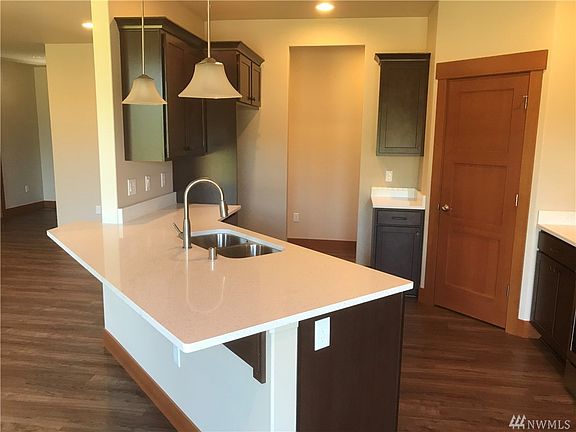4th image of 437 Woodpecker Ln