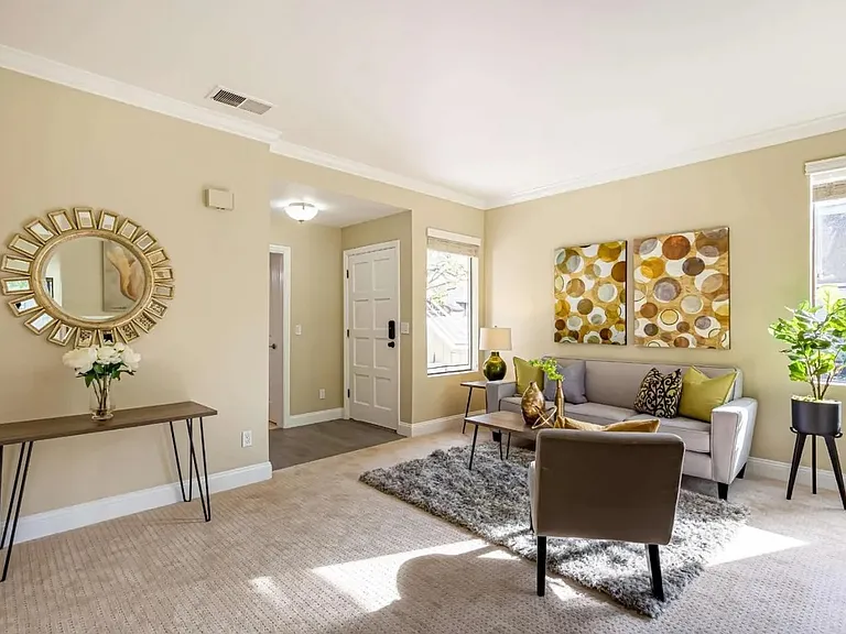 1801 Braddock Ct — Photo 2