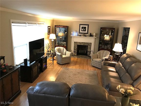 3rd image of 143 Hood Dr