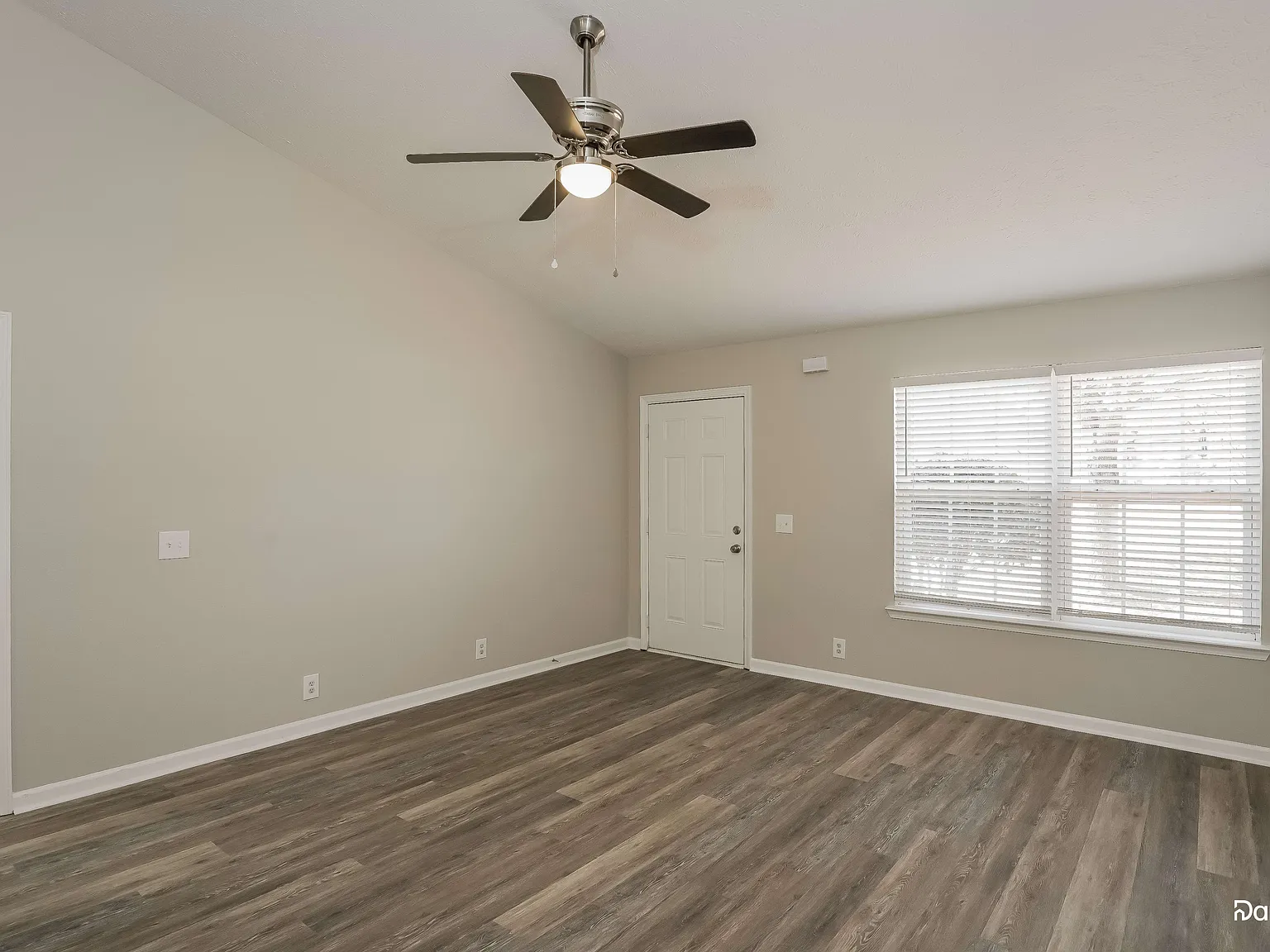 3 bed, 2.0 bath, 1187 sqft, $2,020 — Photo 4