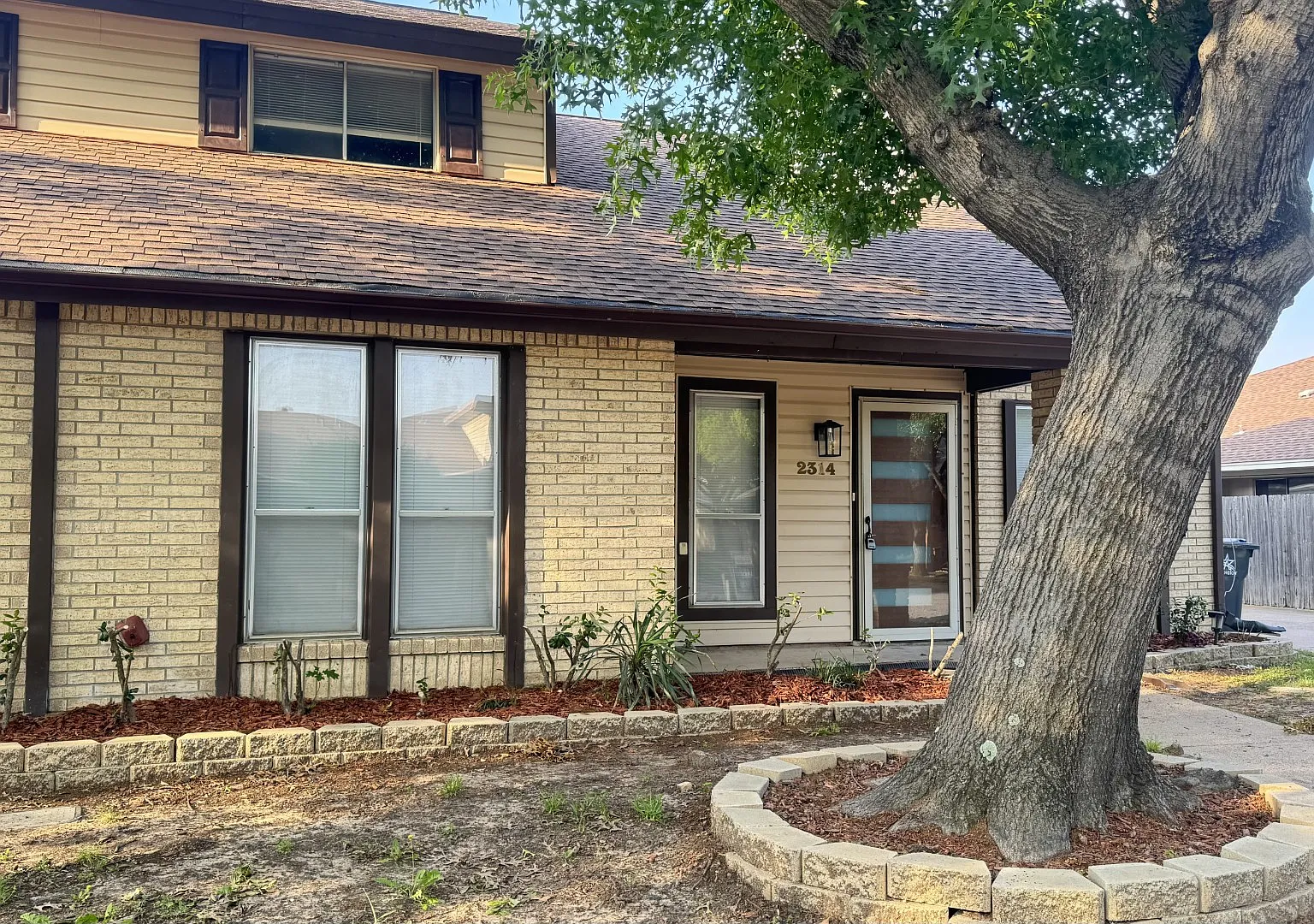 2 bed, 2.5 bath, 1628 sqft, $2,195 — Photo 1