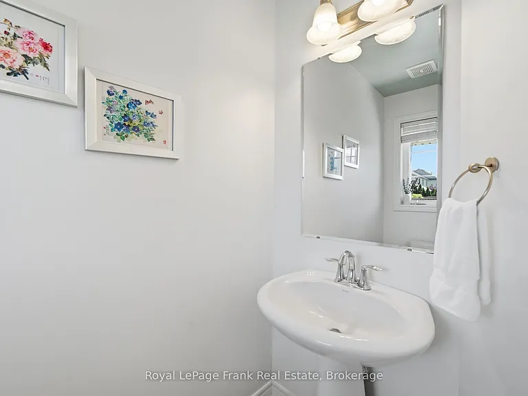 26 Fallingbrook Cres — Photo 23