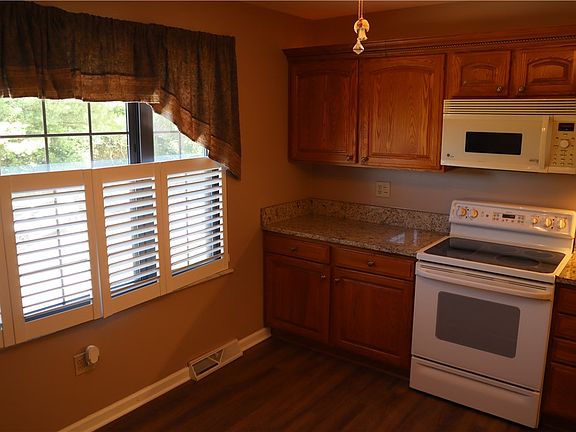 4th image of 179 London Towne Dr