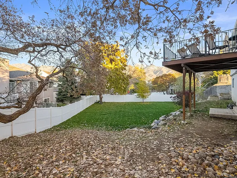 1553 E Huckleberry Cir — Photo 35