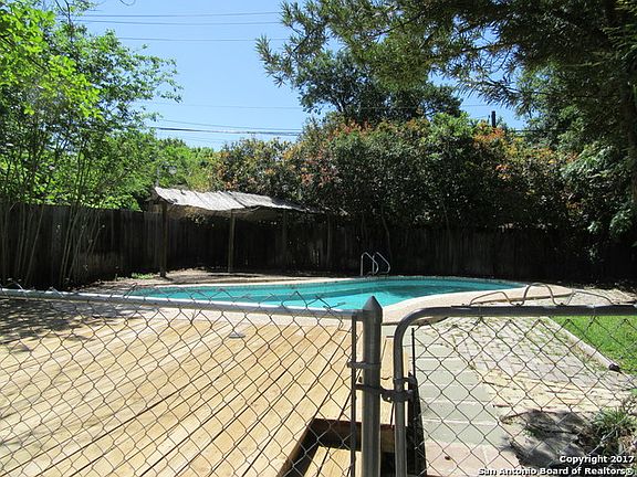 3rd image of 2018 E Lawndale Dr