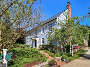 2715 Lorcom Ln, Arlington, VA 22207