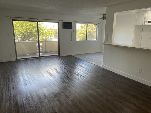 3rd image of 825 S Bedford St #103