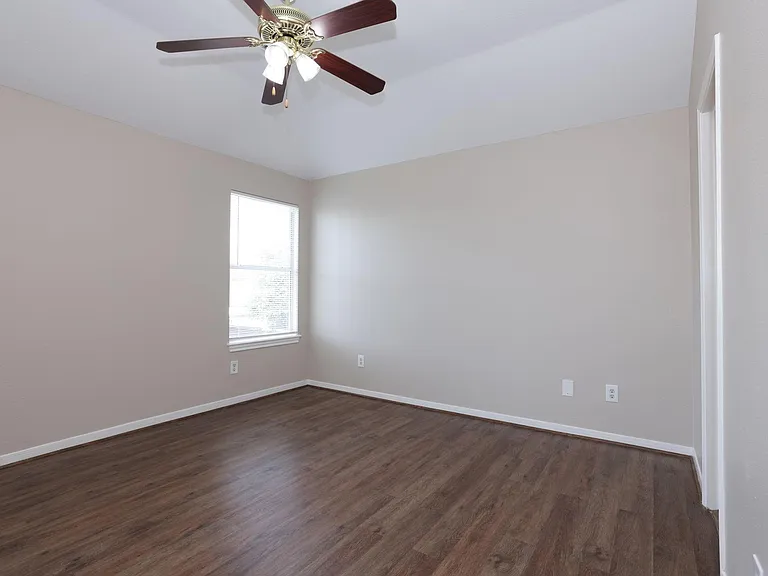 15422 Ferness Ln — Photo 22