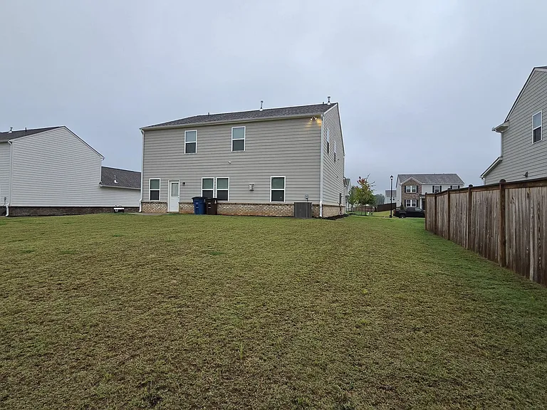 521 Elkwood Ln — Photo 8