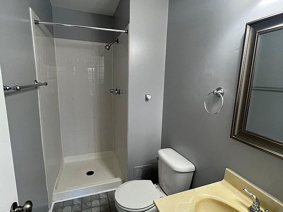 2nd image of 2929 Cambridge Dr