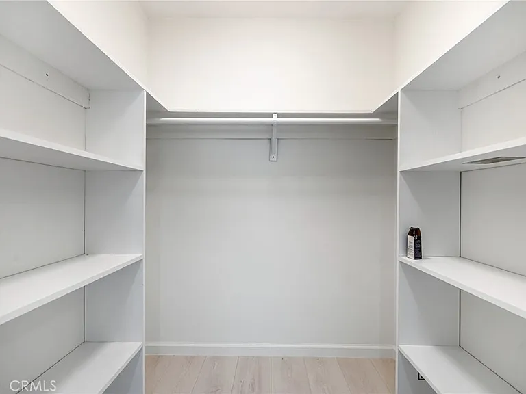 580 W Stocker St #4 — Photo 8