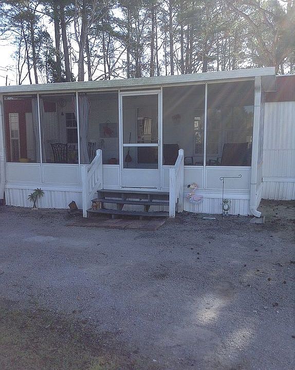 Nice screened in porch