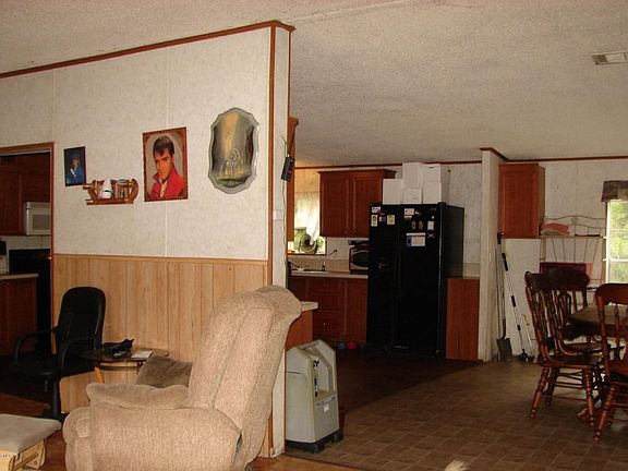 entrance to living rm, dining and kitche