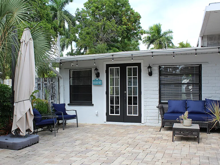 E Riverside Dr — Photo 34