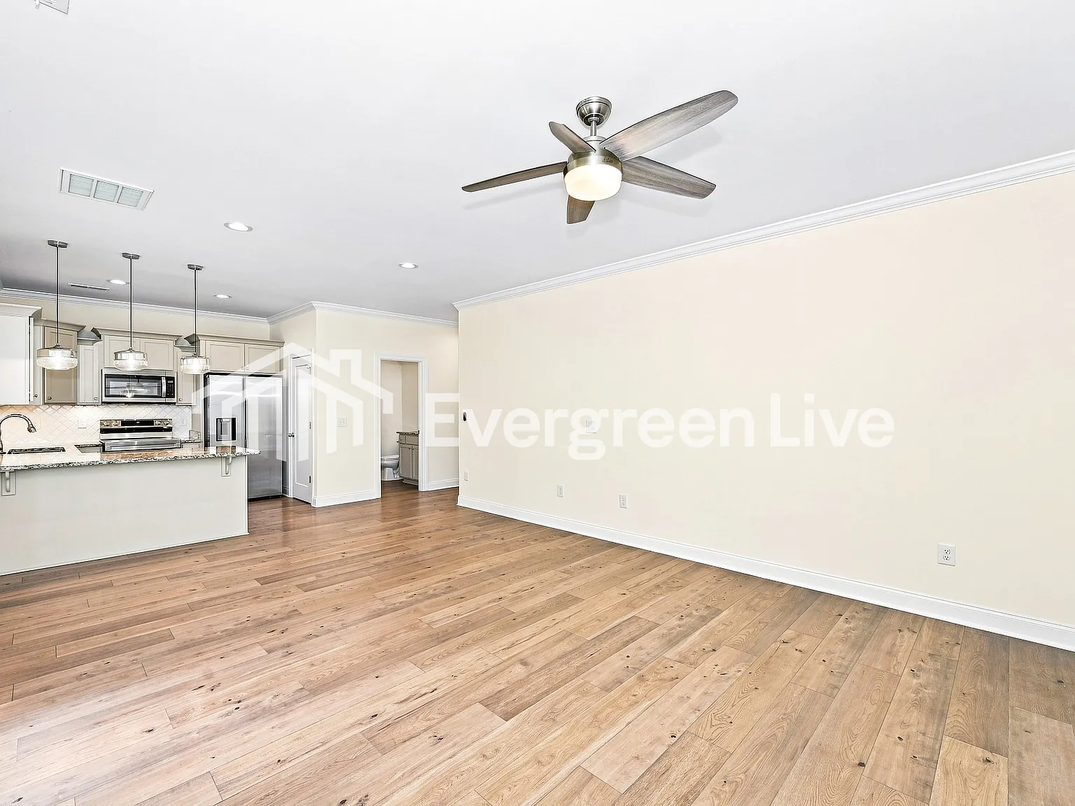 3 bed, 2.5 bath, 1651 sqft, $1,995 — Photo 3