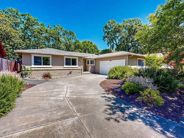 2146 Rivera Dr — Photo 1