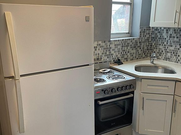 2nd image of 1302 W Wishart St #1