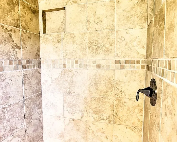 403 Earl Dr — Photo 7