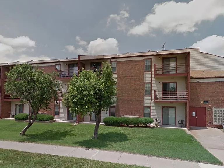 Hillside Terrace Apartments — Photo 1