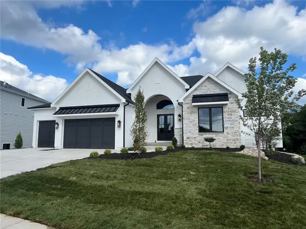 18101 Cody St, Bucyrus, KS 66013