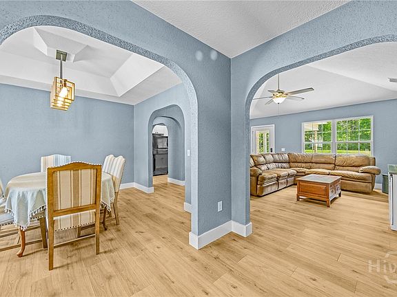 5th image of 400 Sir Arthur Court