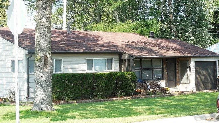 1904 N Oak St photo 1