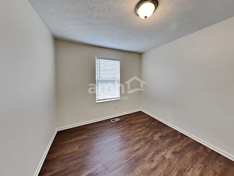 640 Norfolk Sq S — Photo 18