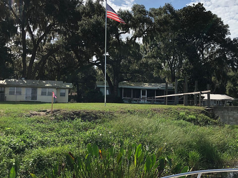 161 ft waterfront Lake Weir 