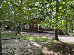 180 Sportsmen Dr, Cresco, PA 18326