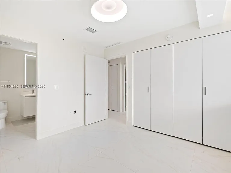 700 NE 24th St #4305 — Photo 8