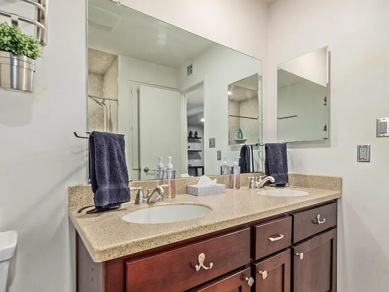 1922 E Laguna Dr — Photo 22
