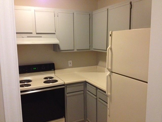 2nd image of 630 N Wendover Rd APT B