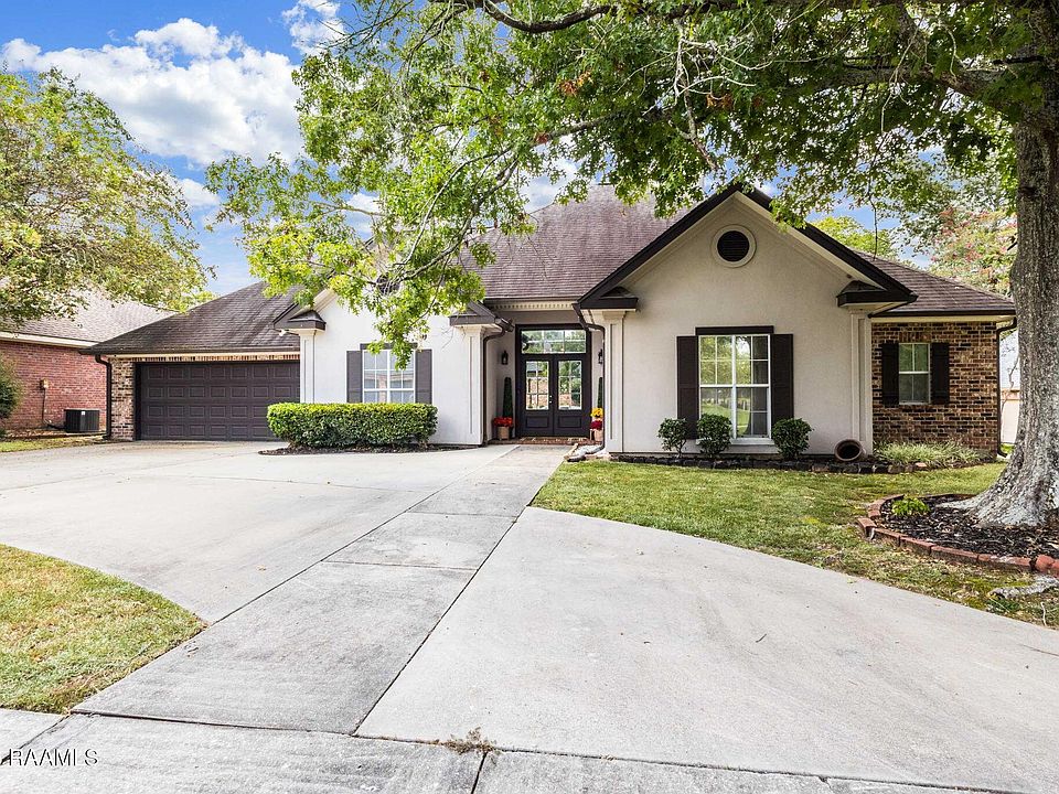 1st image of 300 Creekwood Dr