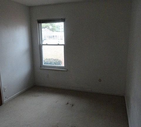 5th image of 3734 Burr Ln