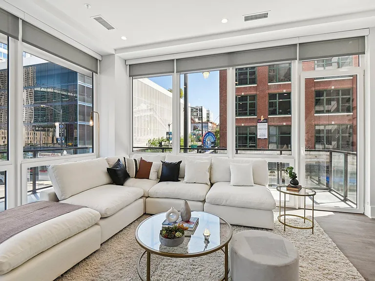 Luxe Suites Chicago Luxury Apartments — Photo 10