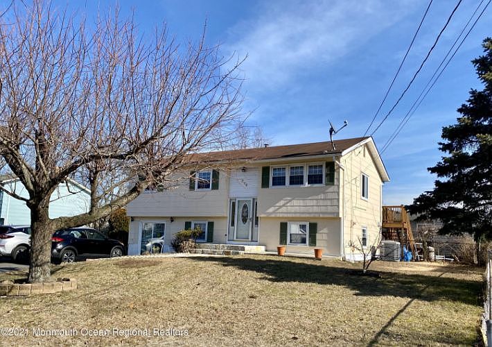 1st image of 829 Tudor Ct