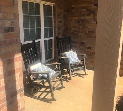 3rd image of 812 Keble Ln